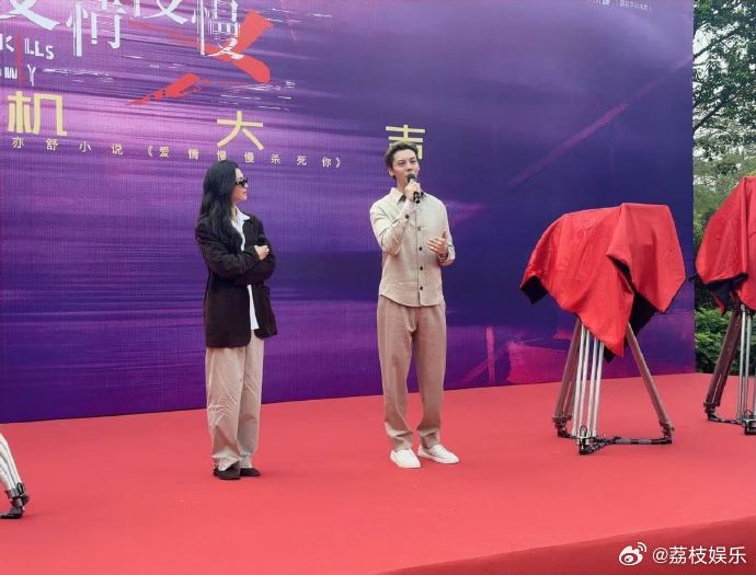 爱情慢慢开机 《爱情慢慢》今日开机啦，陈伟霆和钟楚曦二搭挺有看点的。看了人物小传