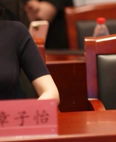 虽然只露了一个小猪手🤲🏻但是明显比上个月的视频里瘦多了 