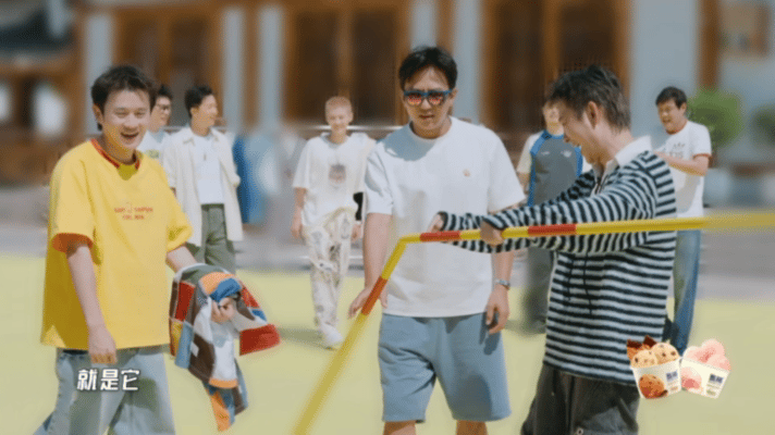 五哈导演杀死了比赛五哈导演这里不让睡觉哈哈哈哈哈导演还是年轻啊，倒头就睡哈哈哈哈