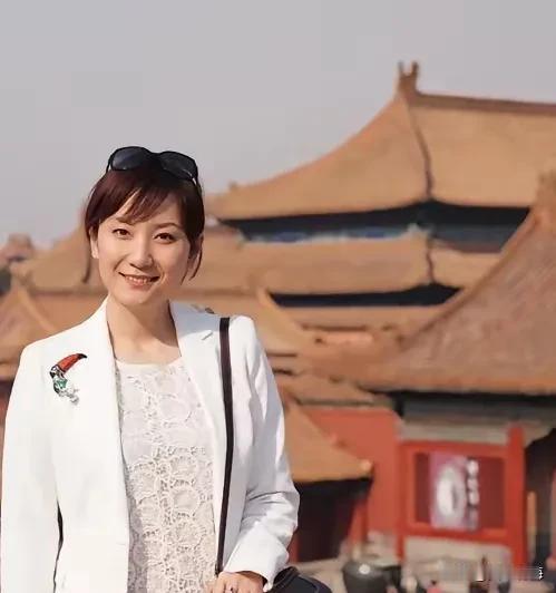 王石夫妻这次真碰上对手了。背后事咱不懂，但看面相，第一位非常好，但有点钢，且能言