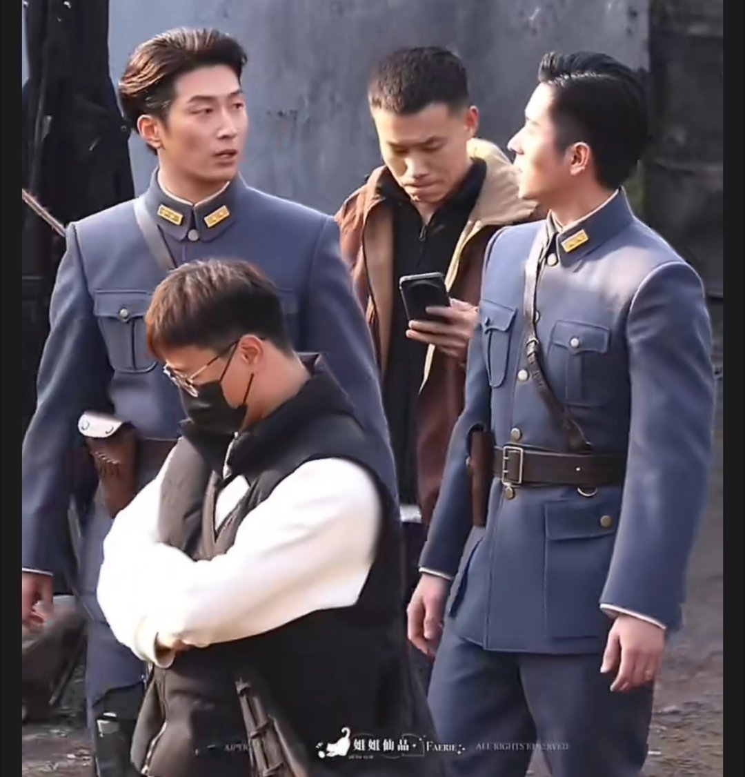 丞磊窦骁玉簟秋同框路透丞磊窦骁玉簟秋军装丈夫的容貌 军装丈夫的容貌被他俩演绎到极