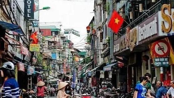 一个美国网民发帖：我刚在中国待了两周。开始的时候我以为我们完蛋了，但是当我回到美