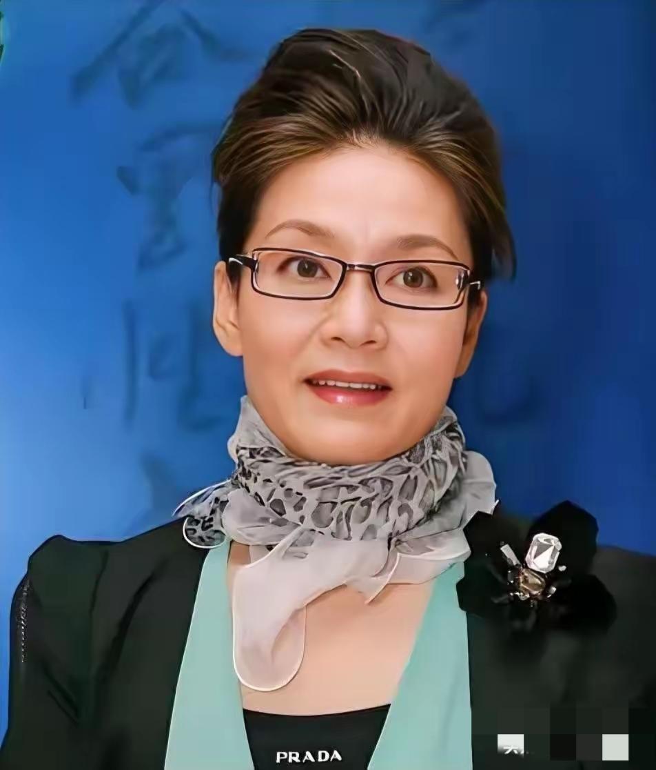 潘虹缓缓说道：“如今我已步入古稀之年，72岁的我每日还要在凌晨三四点便需从睡梦中
