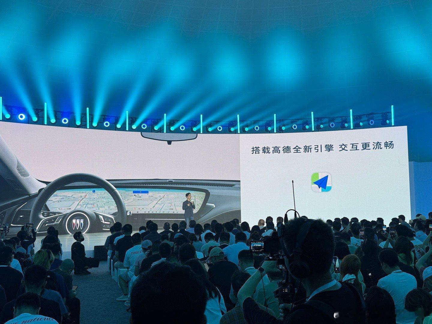 新别克e5可以实现机车共享地图了想去哪里，可以直接把地图投到车机上而且这个功能免