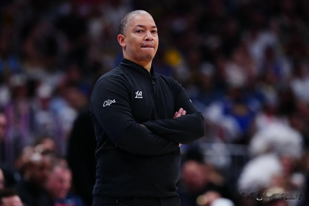 中国男篮NBA分队？今天NBA常规赛快船不敌热火的比赛中，近况不佳的快船队延续了