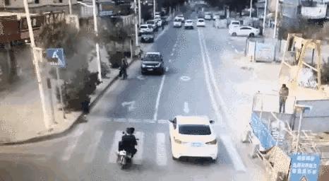 帅不过三秒，白车有责任吗