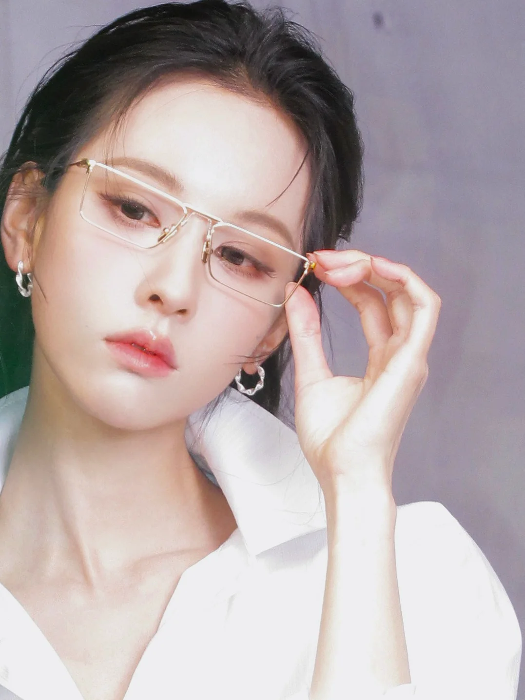 给陈都灵化的冷感酷A妆