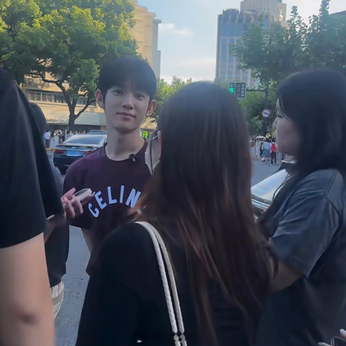 韩国大火BL剧《检察官室的提案》男主之一朴时宇在上海被人偶遇，生图状态和内娱环大