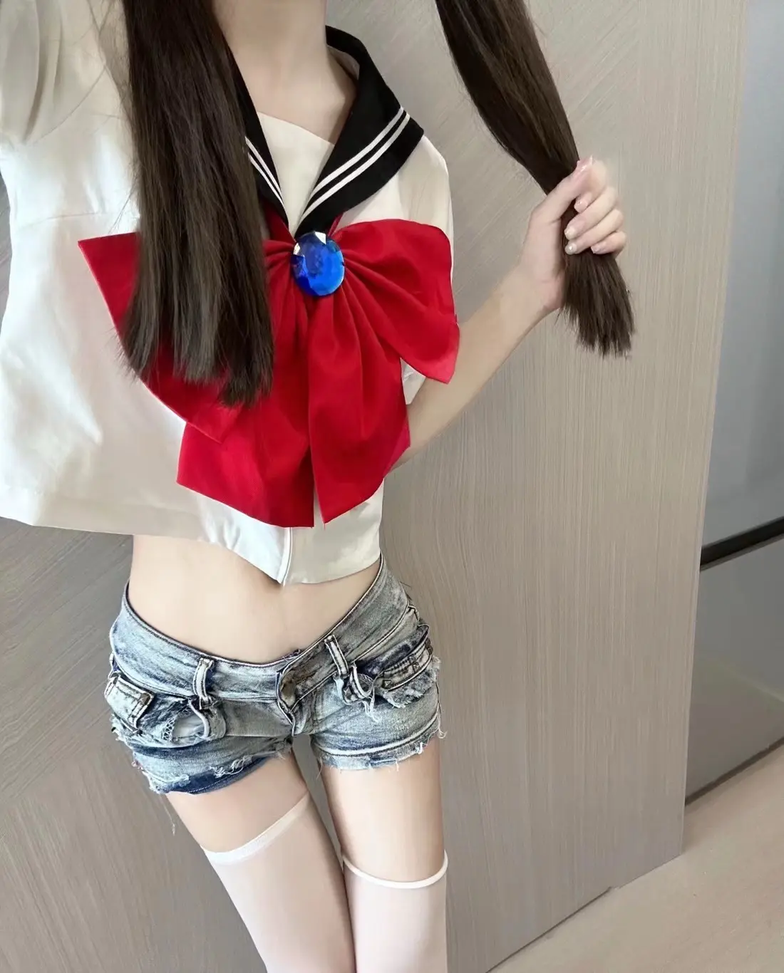 前几天看你和她绑的家人 怎么今天变成恋人了 近亲不能结婚 你不知道吗