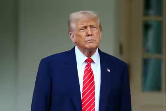 特朗普发帖称，一支庞大的舰队正前往伊朗，这支舰队由“亚伯拉罕·林肯”号航空母舰率