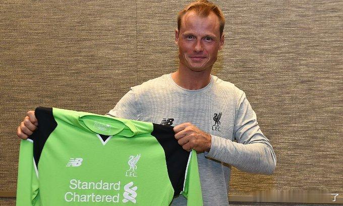 前利物浦门将亚历克斯·曼宁格在一场车祸中不幸去世，年仅48岁。R.I.P 利物浦