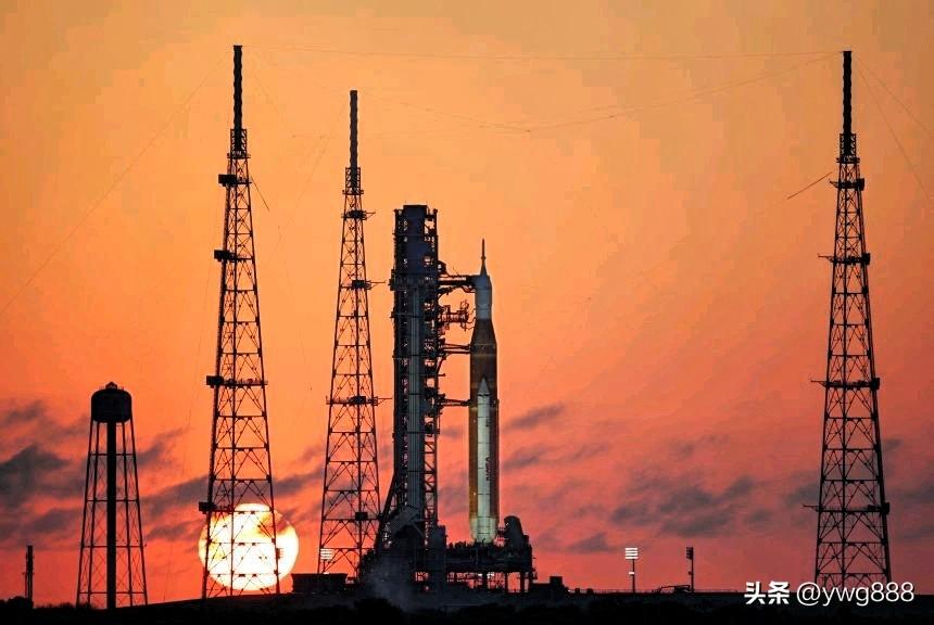 各位读者，愚人节快乐！接下来的几个小时里，你们的信任可能需要稍微……灵活一些。保