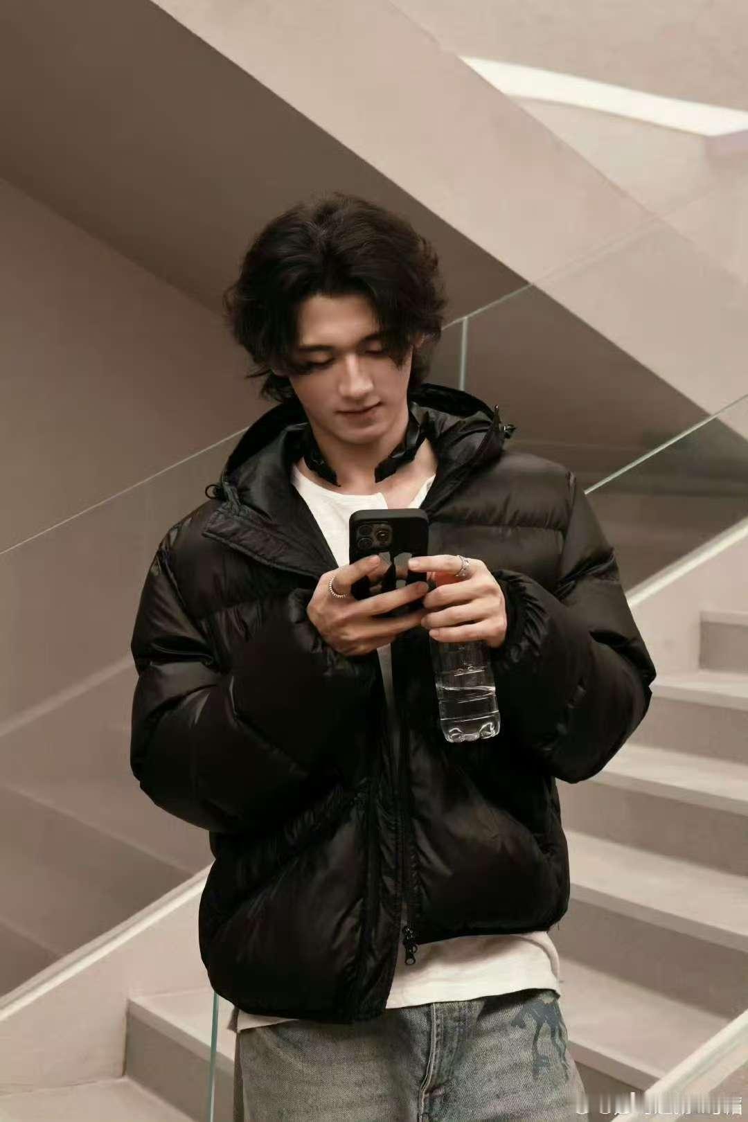 所谓 “输了全世界” 只是一时的心境，你的晋级之路满是汗水与坚持。从选曲到演绎，