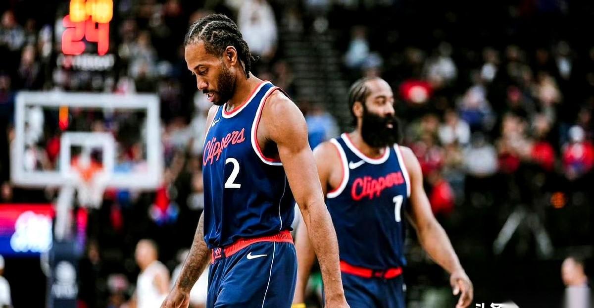 哈登回来了。
可我怎么一点也高兴不起来。反而觉得有点悲壮。
一个人扛着个人事务的