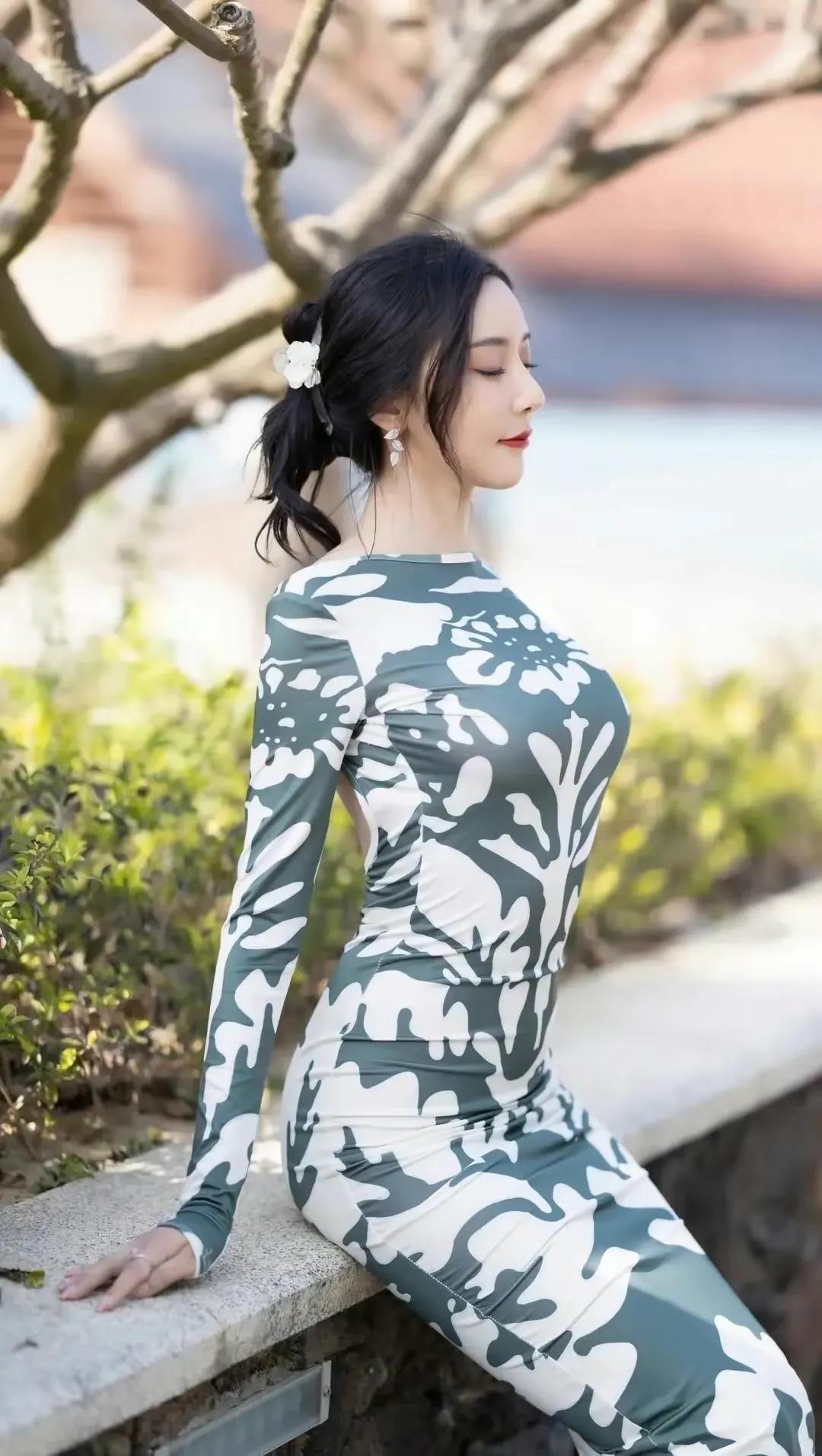 女神瑶瑶，长裙风采，风情万种