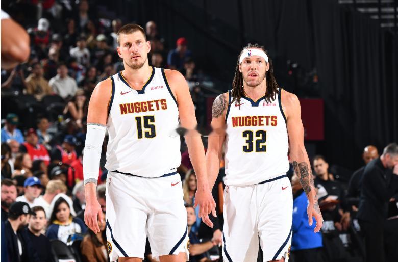 离谱！掘金比猛龙多20次失误&少30次投篮仍赢下比赛NBA季前赛掘金112-10