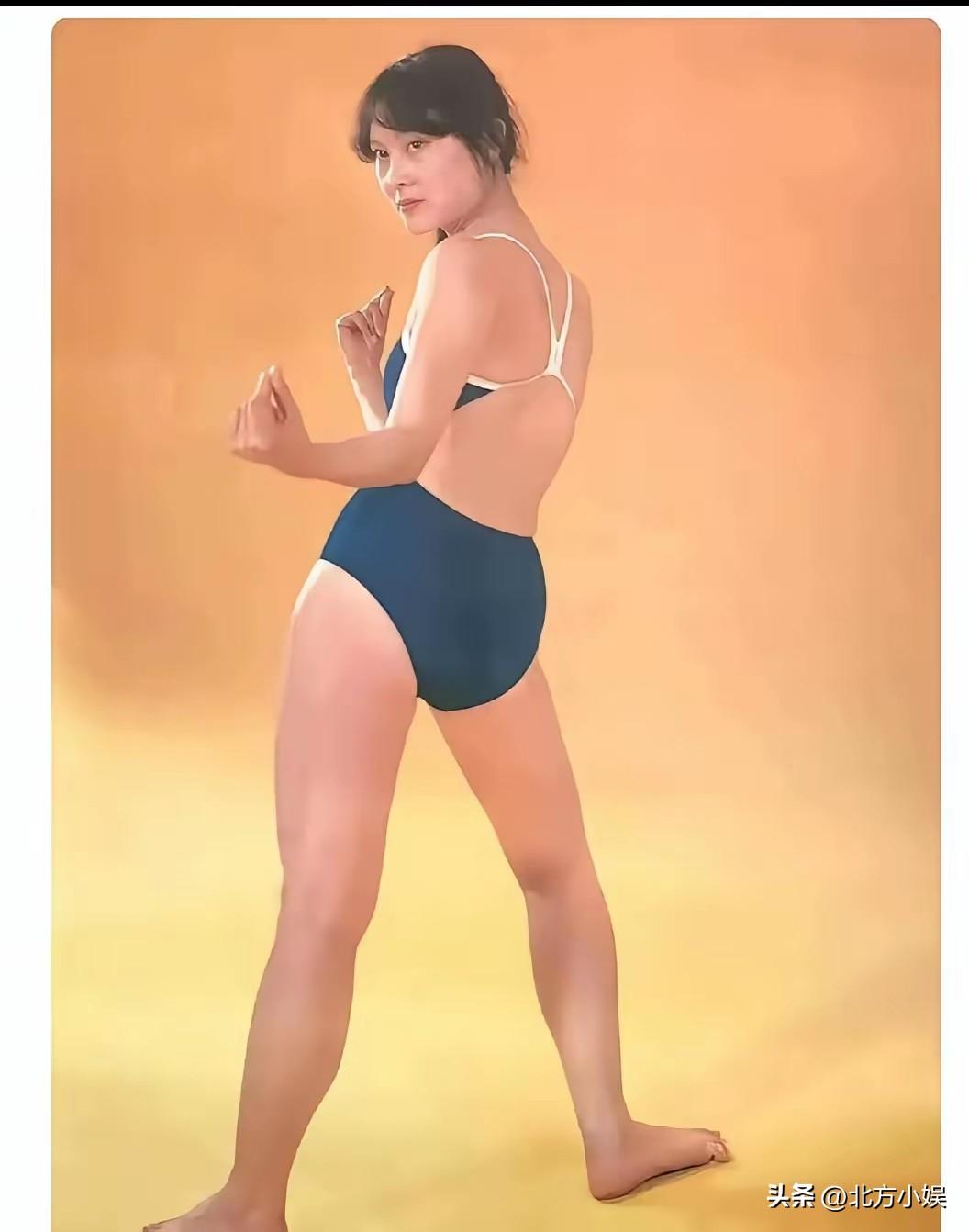 88年的老挂历，现在看还是那么好看，充满了童年回忆。
小时候家里的挂历大多是女演