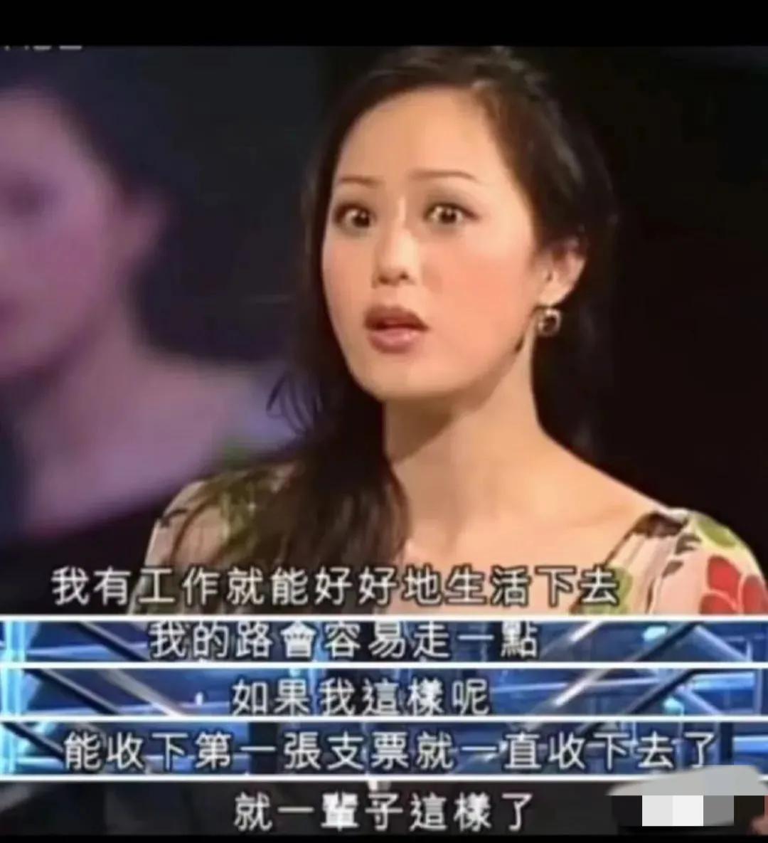 章小蕙看着钟镇涛其实并不好看的脸，哈哈大笑：“男人爱你时随手给你300万，说你是