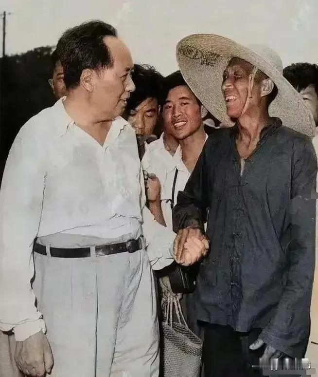 1950年，美国发动朝鲜战争，为了保家卫国，毛主席考虑之后，还是决定出兵朝鲜。