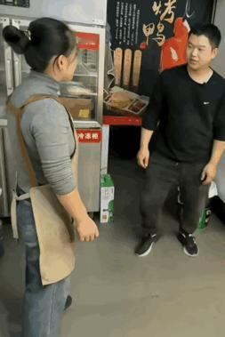 1 笑不活了！这俩夫妻简直是一对活宝！[笑哭]
2 祸水东引，做个饭连三十六计都