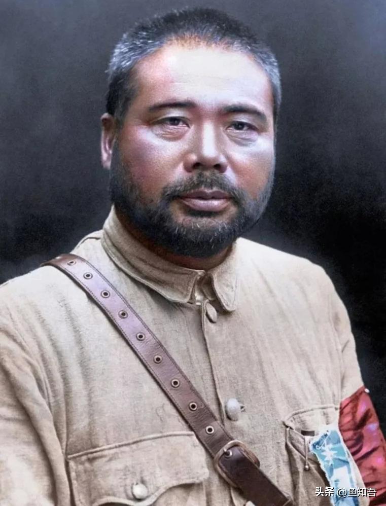 1925年夏天，冯玉祥将军由几位苏联教官陪同，来到我们西北军军官学校（张家口），