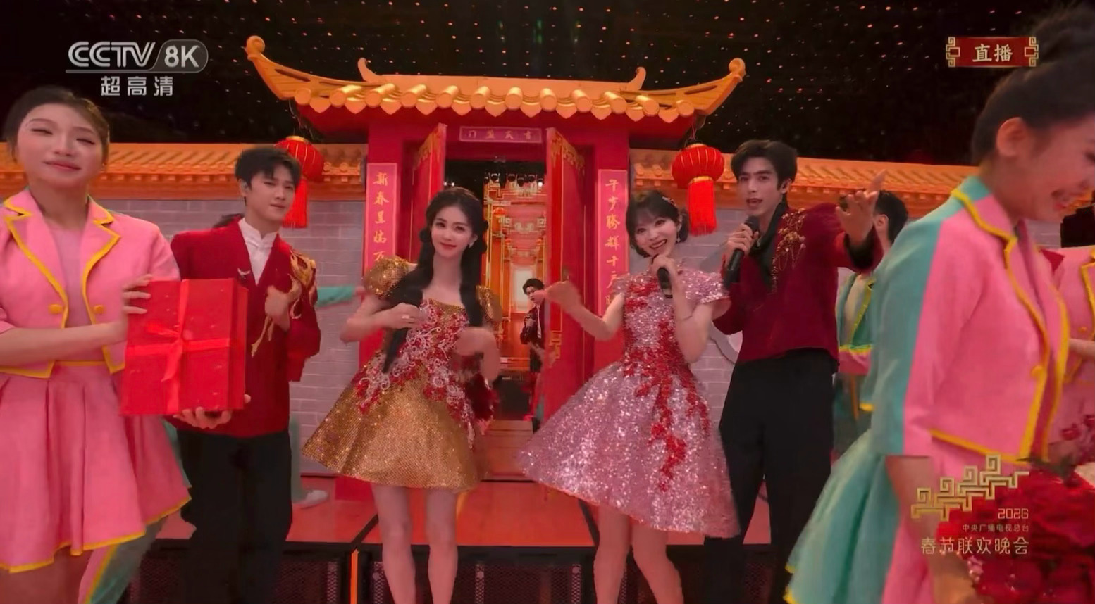 春晚段子大考春晚白鹿李昀锐宋威龙田曦薇，好喜庆的福娃小手办！！