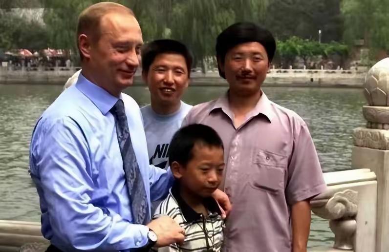 俄罗斯总统普京抵达北京，开始对中国进行国事访问，挺令人期待的一个日程安排是普京将