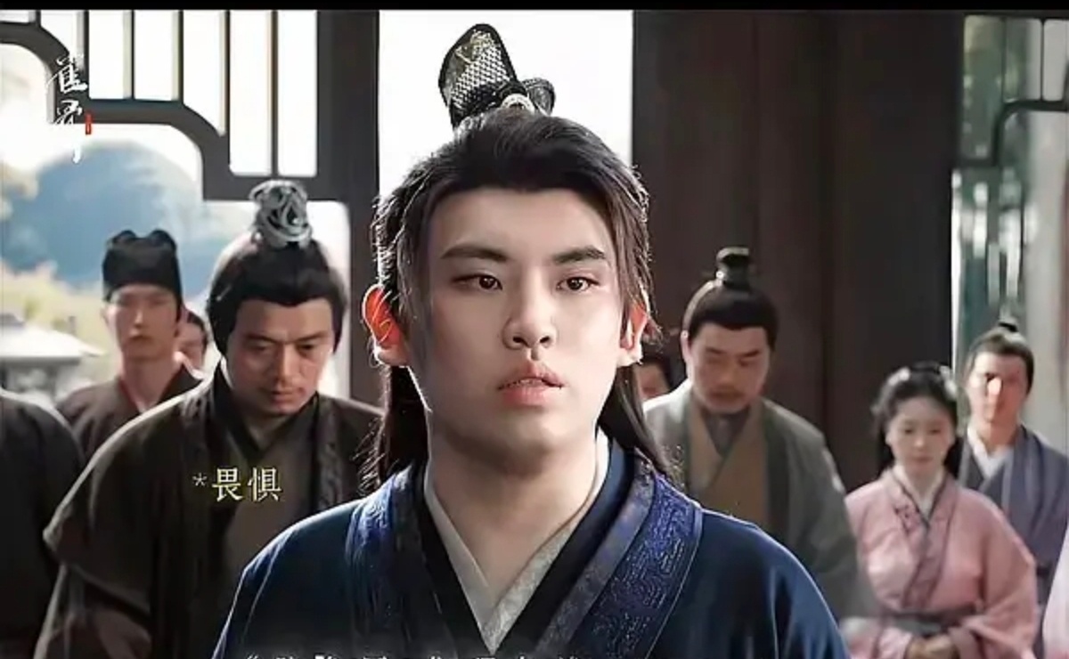 听泉鉴宝演了雀骨听泉鉴宝雀骨造型 可以演地主家的傻儿子，都不用演