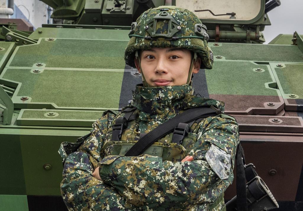 展示一下台湾女兵的硬核形象！不知战力如何。