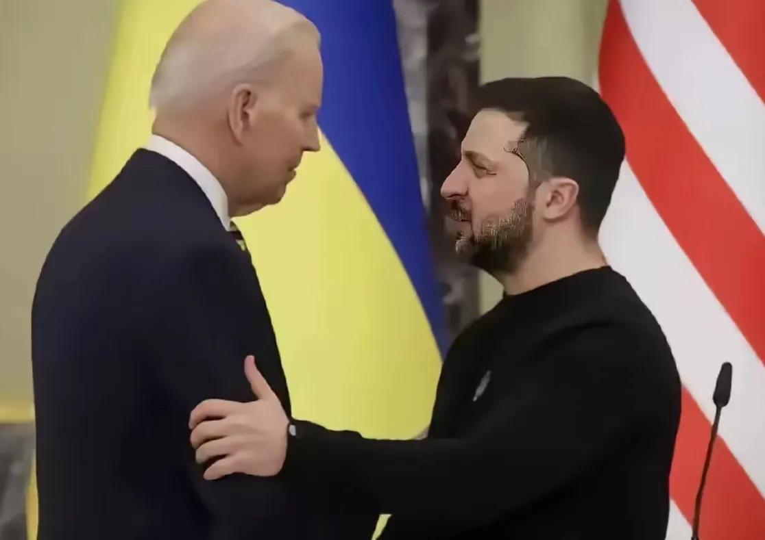 突发消息！
拜登准备援乌80亿！
美国总统拜登与乌克兰总统泽连斯基在白宫的会面，