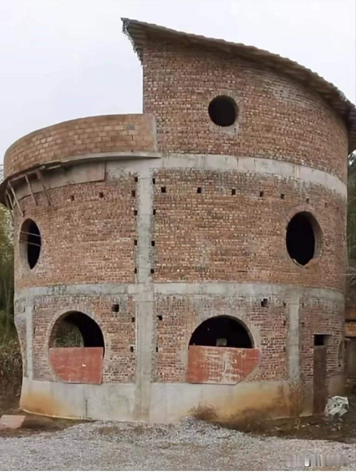 上联：上上下下上下一致
下联：凹凹凸凸凹凸不平