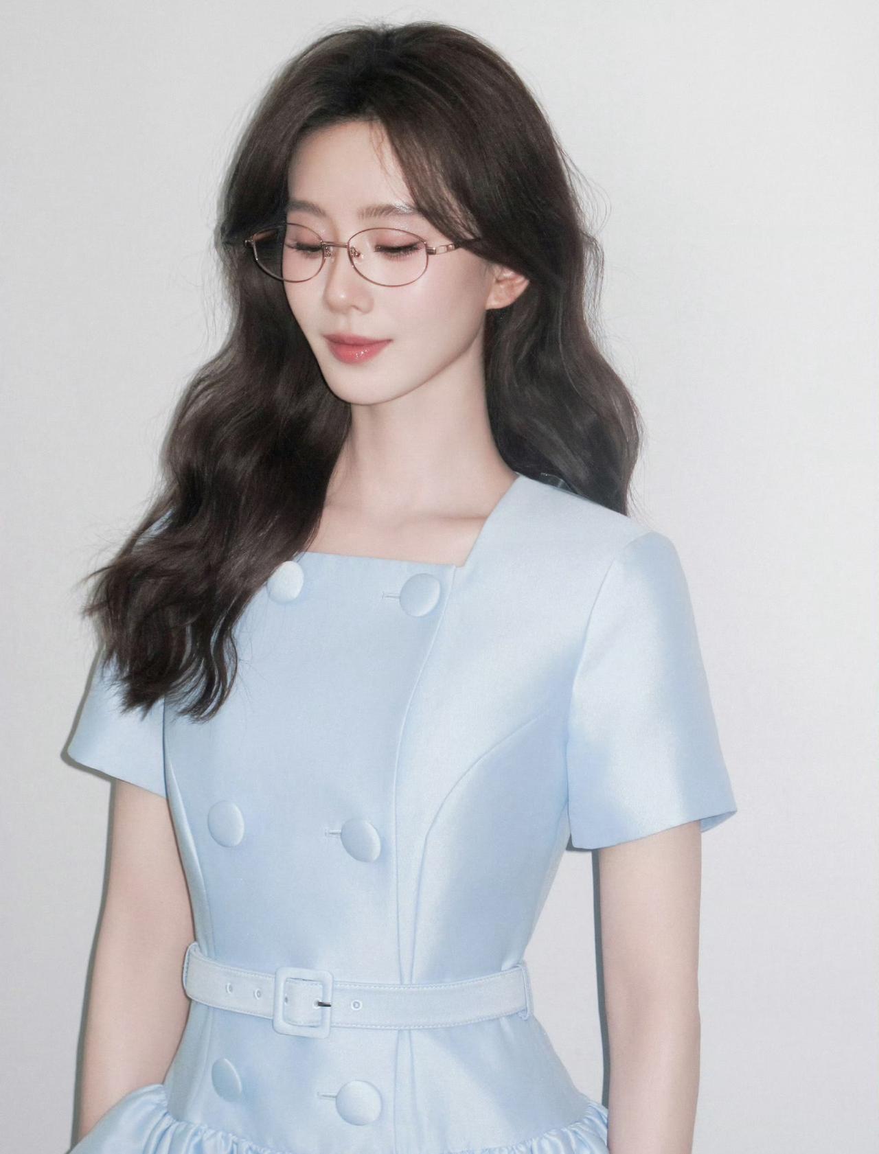 刘诗诗➕海伦凯勒眼镜➕self-portrait，一姐真知性大美女标杆

刘诗诗