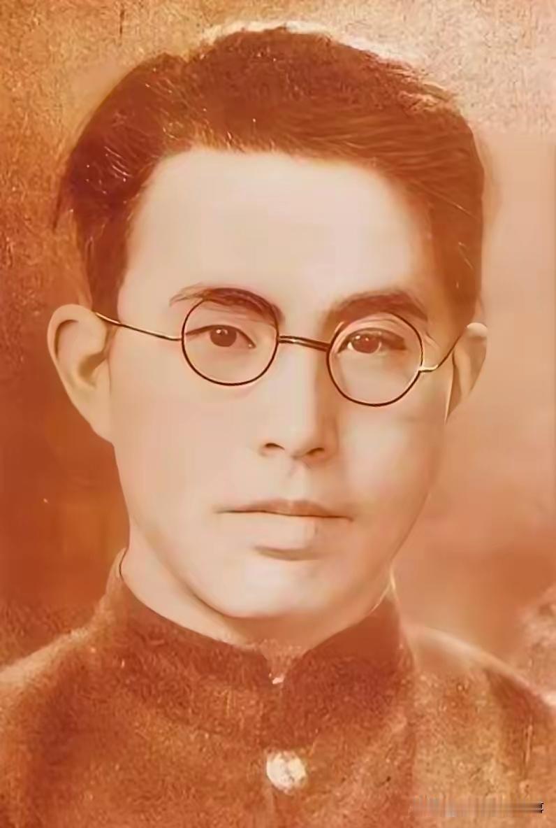 1942年，地下党郑文道求死未果被日军囚于医院，护士换药时总是多给一张纱布，他猛