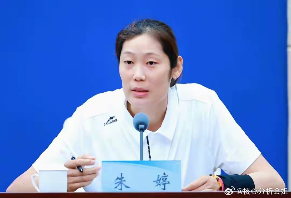 中国女排的关键点还是在教练！要打整体快变，得有第二个陈忠和中国女排的确不缺好苗子