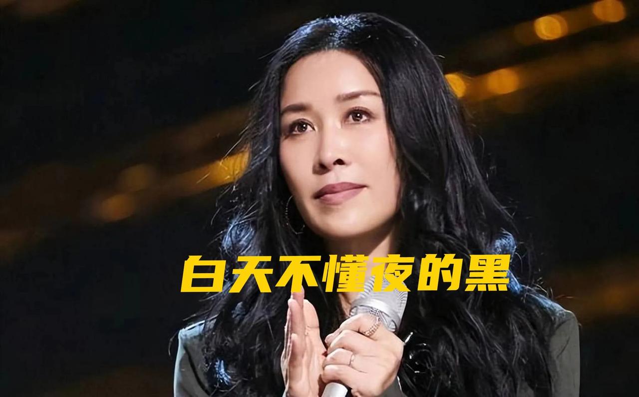 白天的A股满屏的绿，黑夜的美股红彤彤。
有人说美国背负了巨额外债，经济近乎崩溃，