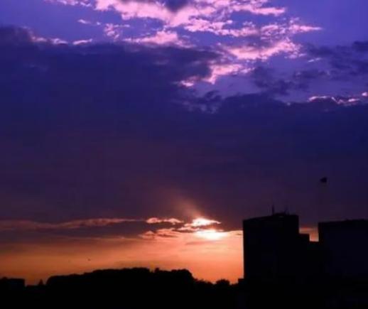 1月还没结束，社会上却出现了三个反常变化，风向彻底变了！
 
第一，黄金、白银太