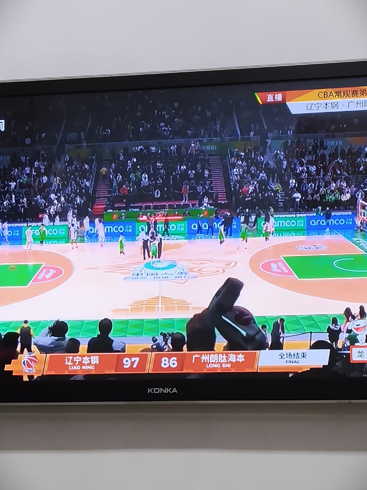 依然是多点开花，
依然是三分如雨，
依然是自信满满，
      辽宁本钢队根本