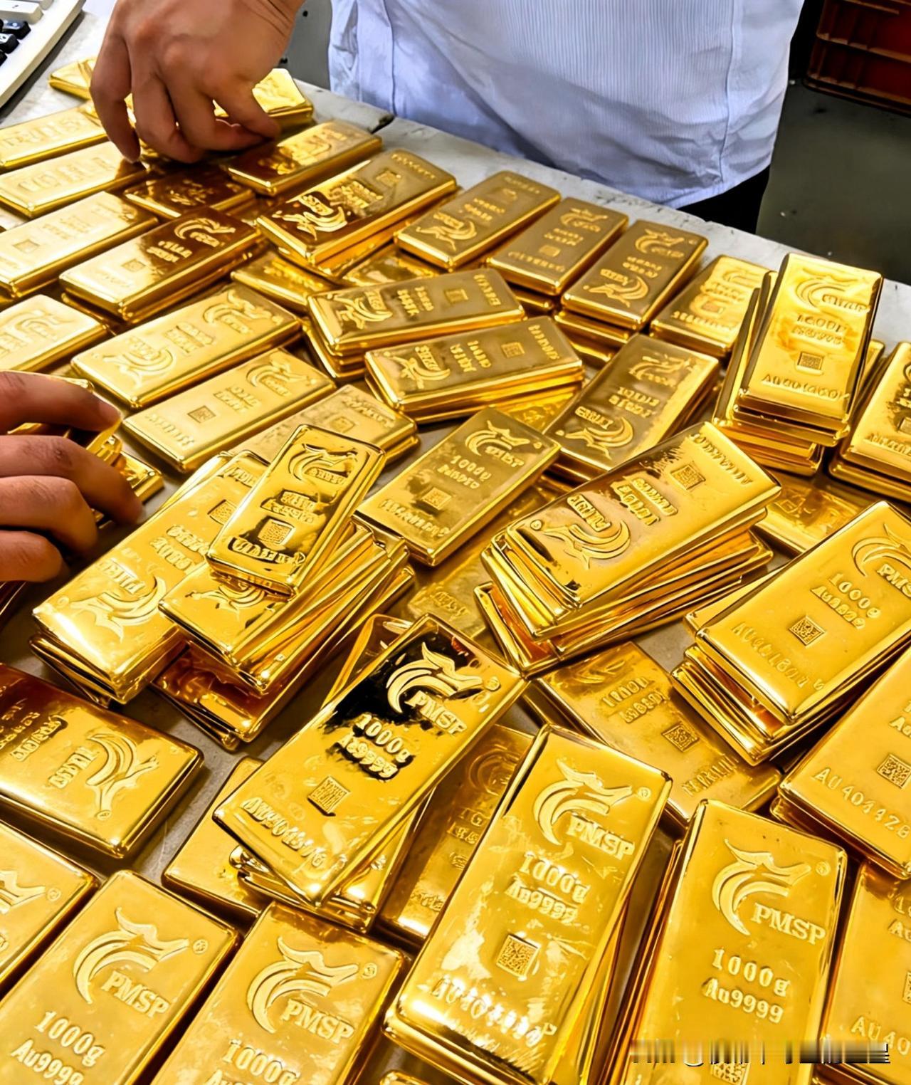 黄金这行情真能把人整懵圈！前几天还大跌，这两天直接猛反弹，跟坐过山车似的刺激。