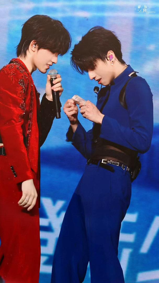 宿命感舞台直接封神！苏新皓朱志鑫《罗生门》 vocal与氛围感双在线，一开口就沦