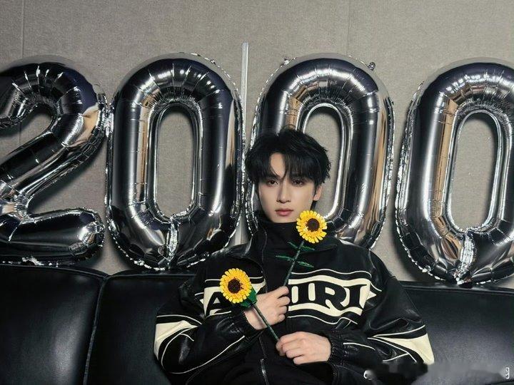 娱乐严浩翔发文庆祝粉丝破2000w严浩翔一觉睡醒有了新变化严浩翔发文庆祝粉丝破2