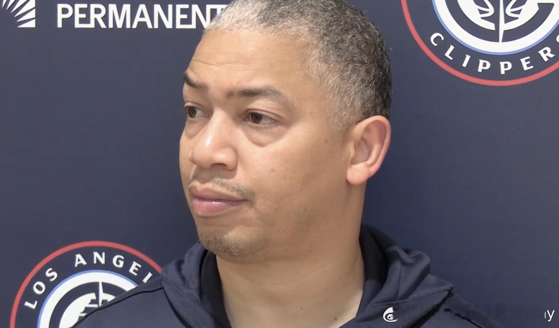 卢：“去年祖巴茨和鲍威尔在哈登身边配合得很好。但是现在阵容变化，我们还在摸索——