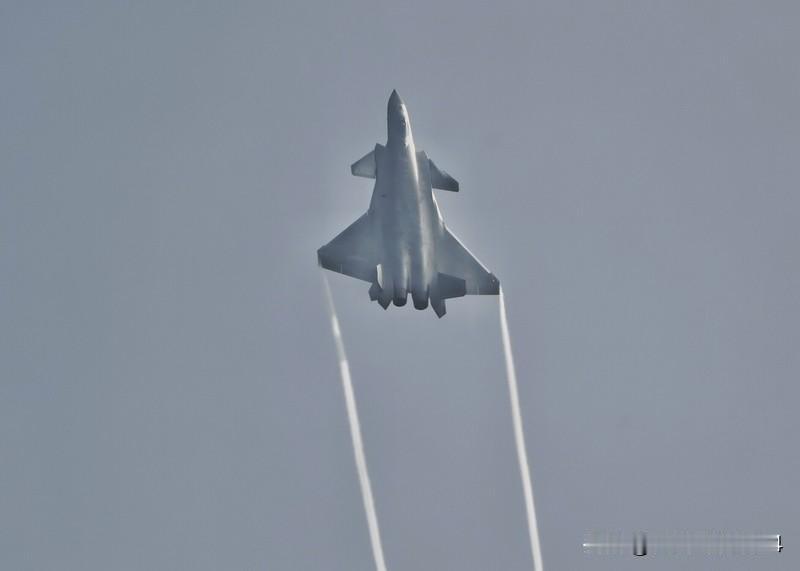 歼20展示“回马枪”攻击传递何信号 2026年1月4日，官方发布歼 - 20发射