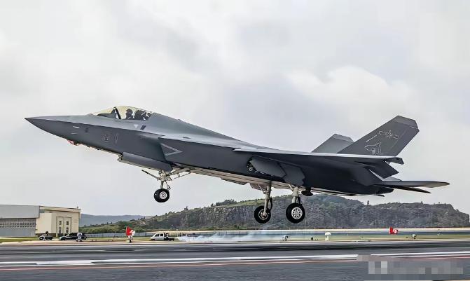 中东乱局藏大棋？巴基斯坦驻军进场，这盘“局”下得太妙了。谁能想到，美以伊刚签完停