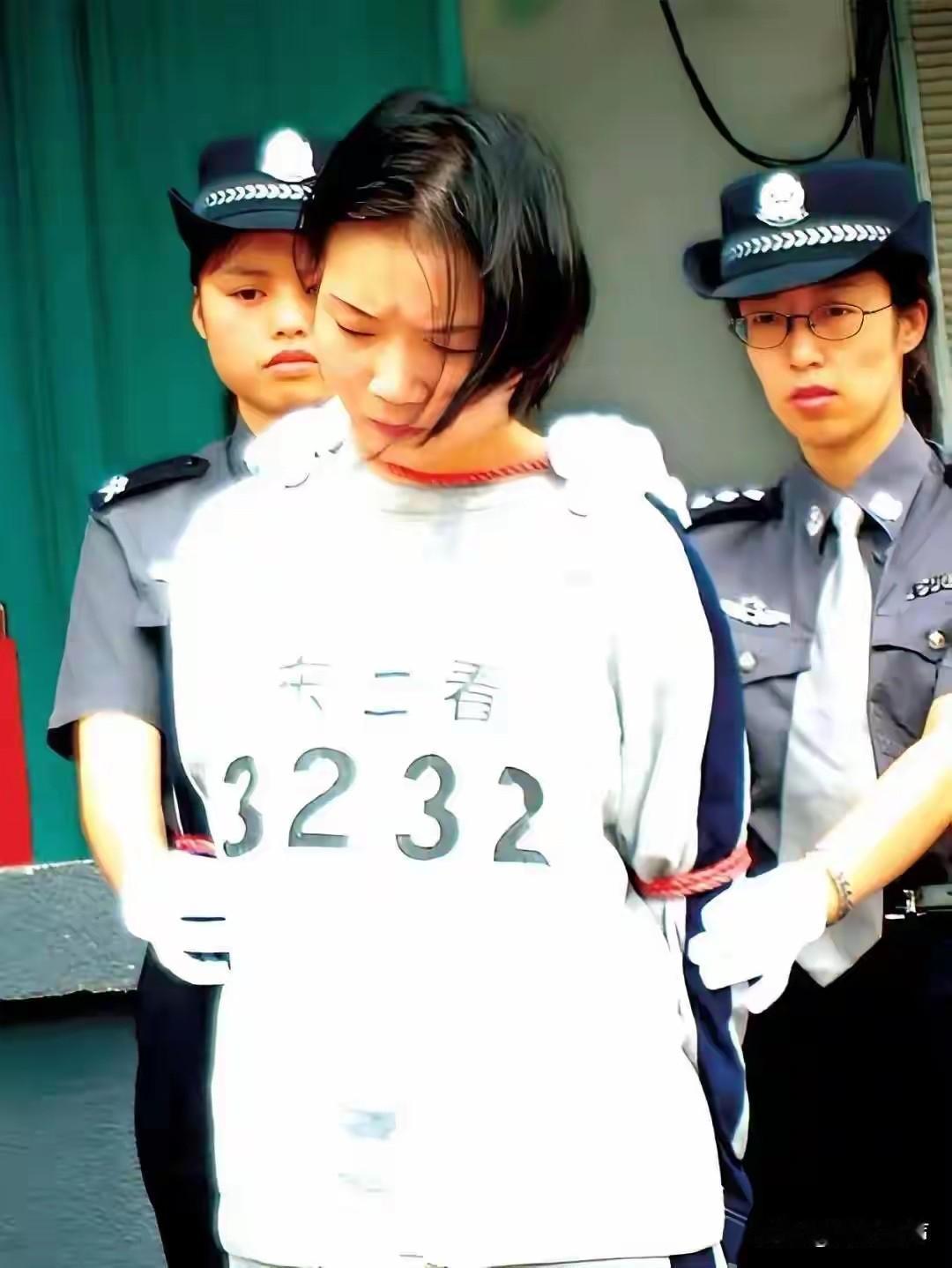 2004年，广东东莞，死刑犯吴艳辉因为在羁押期间已经怀孕，被改判为无期，而与她一
