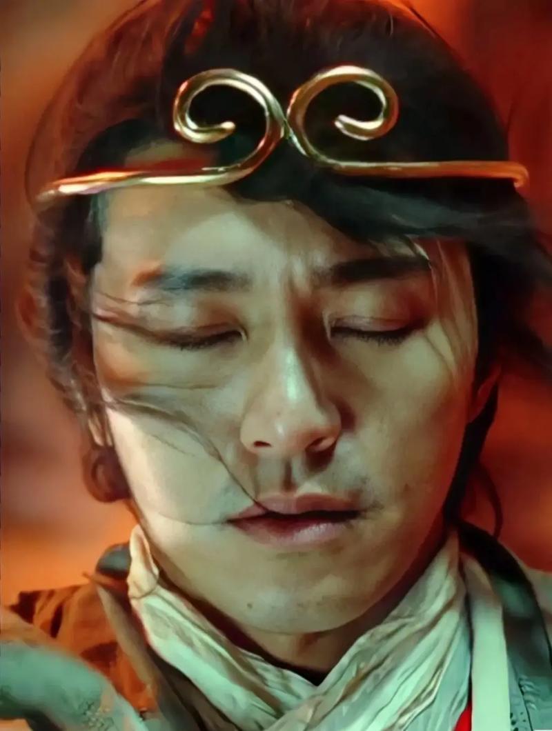 紫霞喜欢至尊宝，至尊宝喜欢白晶晶，白晶晶喜欢齐天大圣，齐天大圣喜欢紫霞。至尊宝和