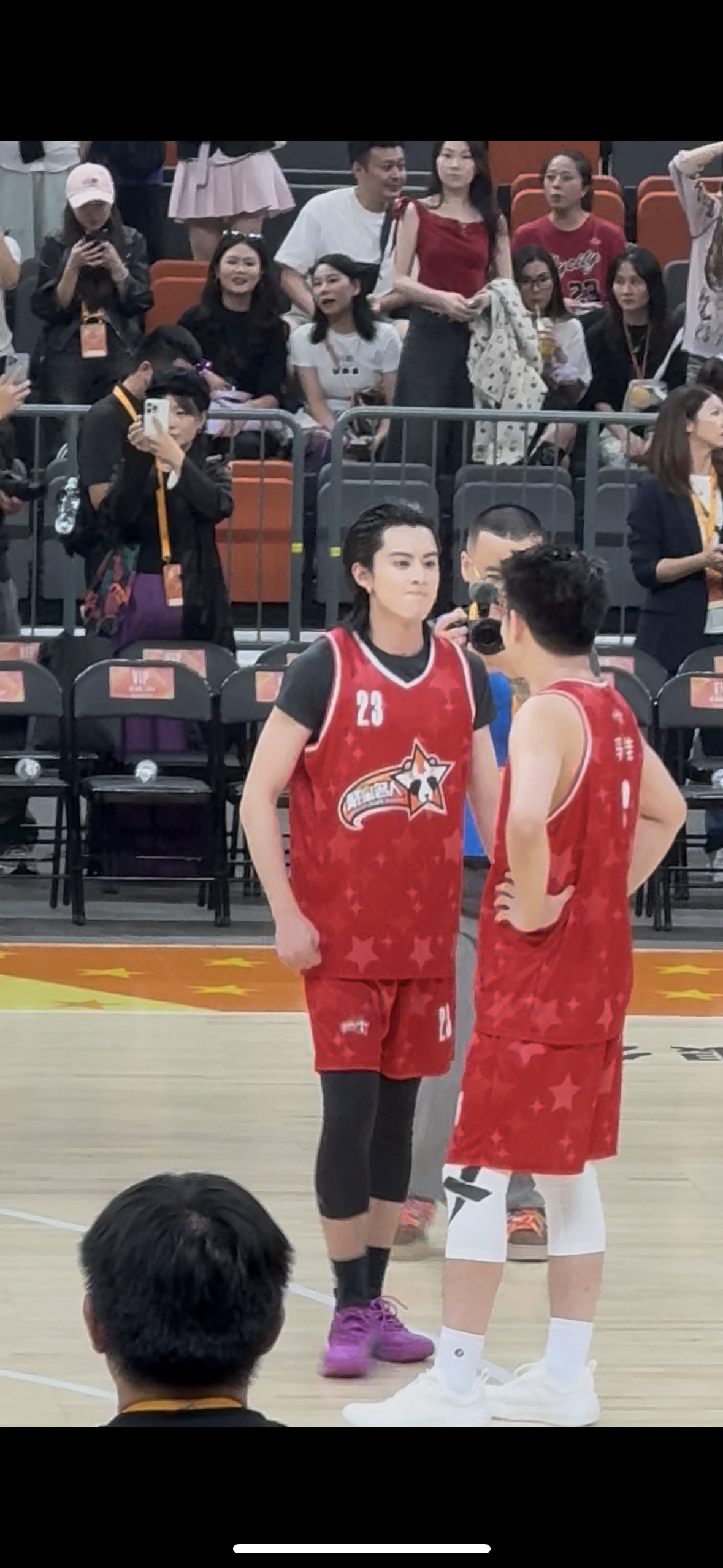 NBA球星将探班王鹤棣王鹤棣篮球影响力这一块拿捏了！！！分享一个去年拍到的篮球棣