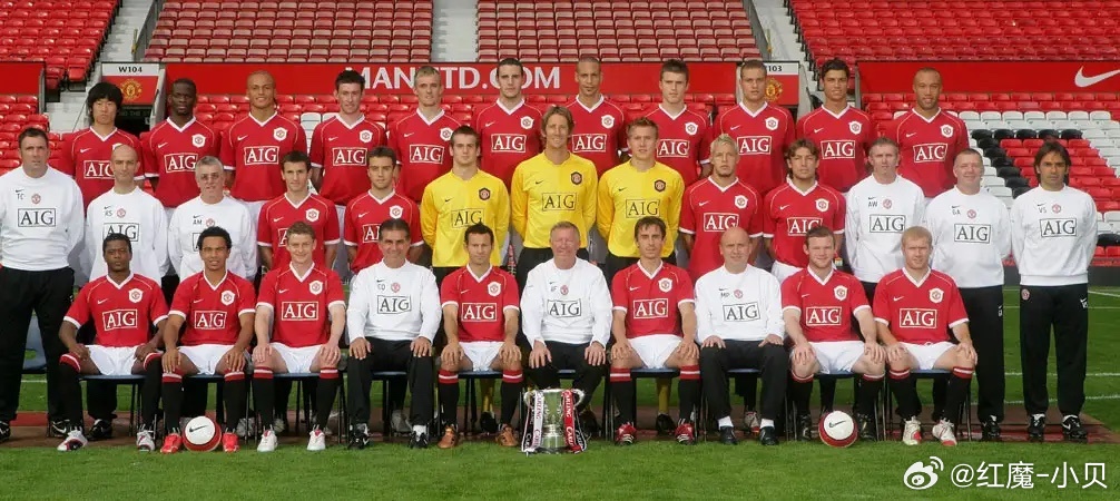 是谁让你对曼联情有独钟？我嘛，高中就开始了。那时候，曼联有弗爵爷的睿智，有C罗、