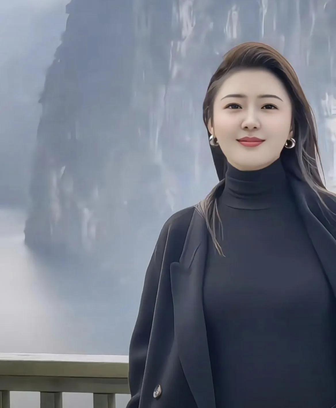 满江红·声东击西
文/无冕诗人

一

江湖诡谲，风云处、计谋奇绝。声东计、击西