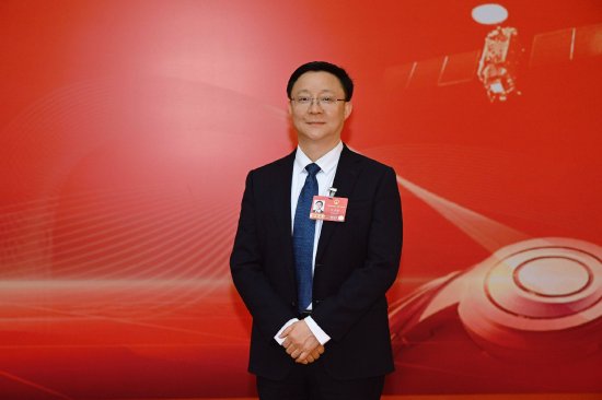 刘庆峰两会建议：面向AI时代变革，建议打通“教育-技能-就业-保障”全链条