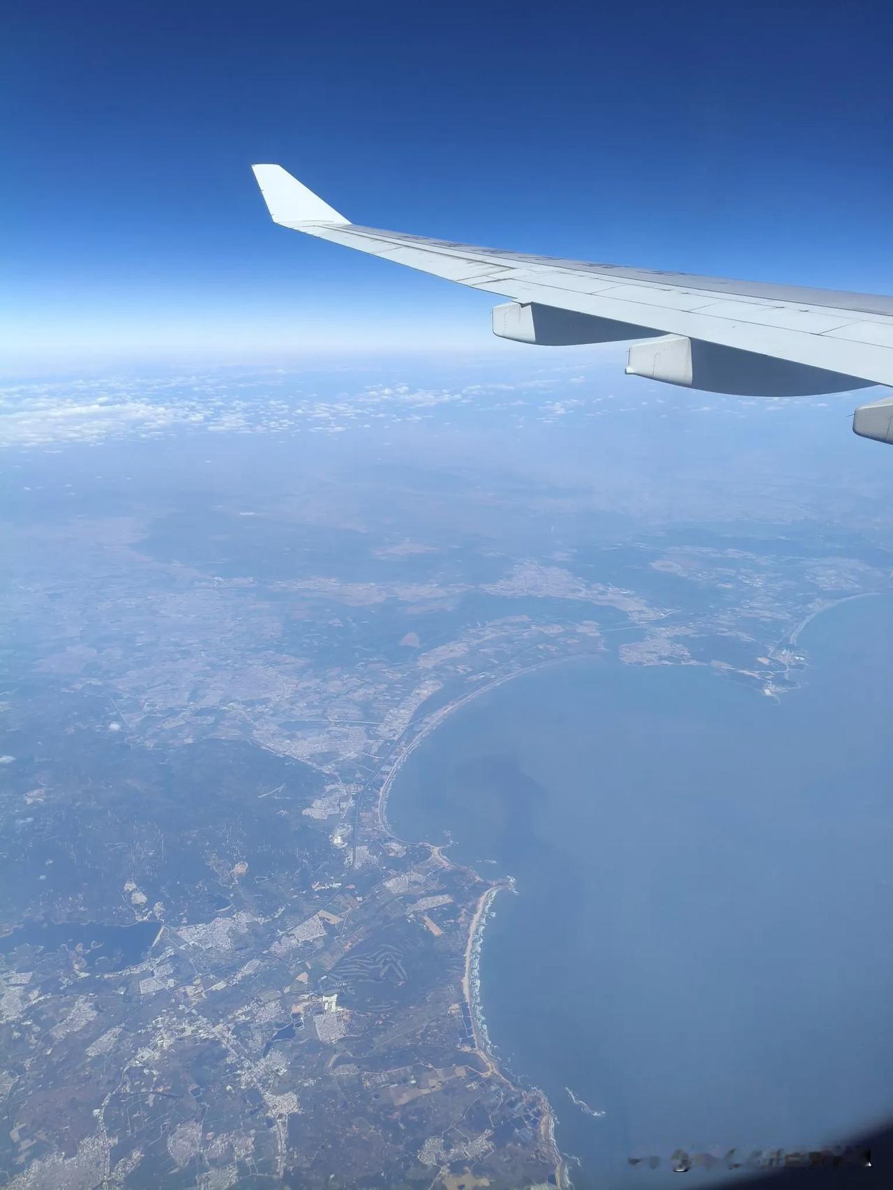 有人能认出来这是哪里的海岸线吗？
就比照的风景 这样的风景照